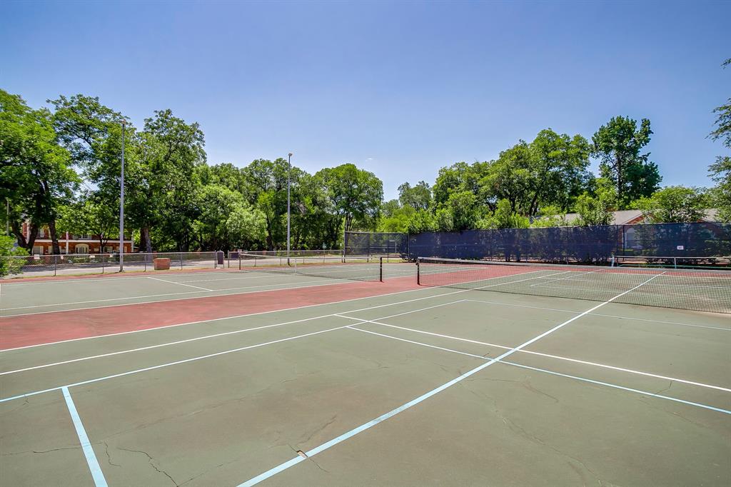 901 Roaring Springs Road, Fort Worth, TX 76114