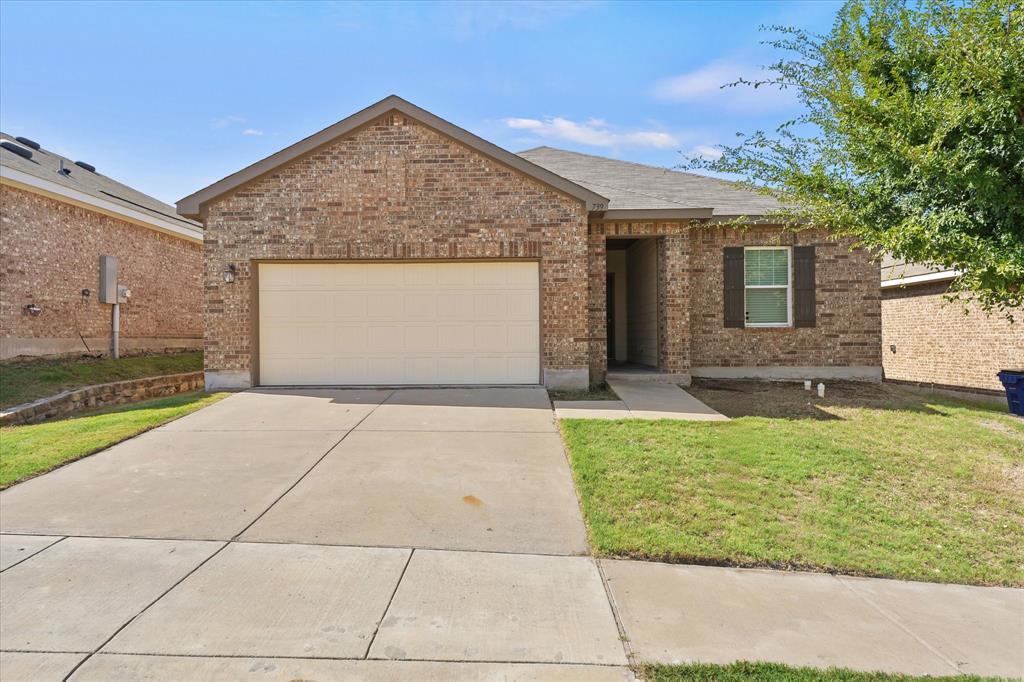 739 Wellington Drive, Lavon, TX 75166