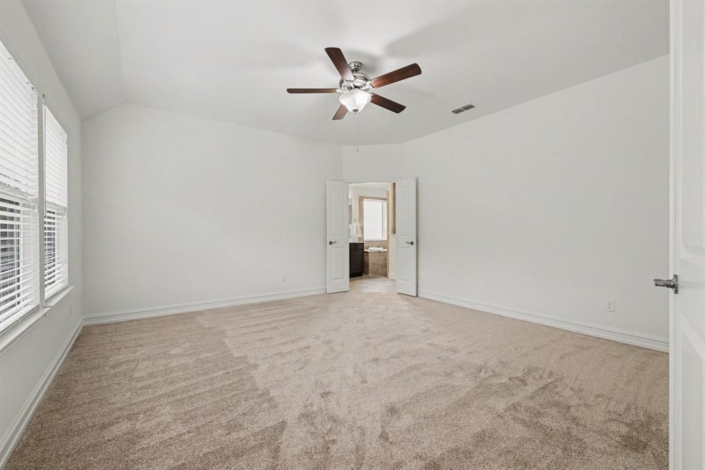 Huge primary room.