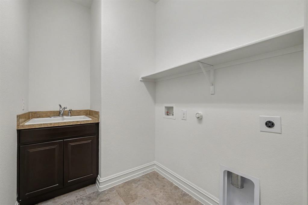 Lots of space in totally separate laundry room.