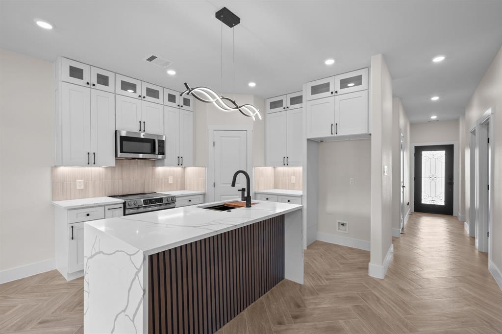 2625 White Rock Drive, Granbury, TX 76048