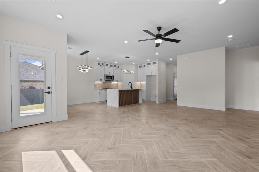 2625 White Rock Drive, Granbury, TX 76048