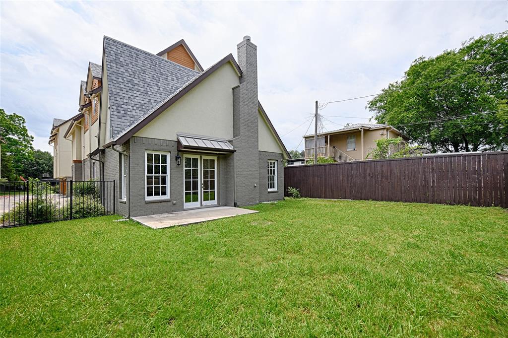 Private yard to unit