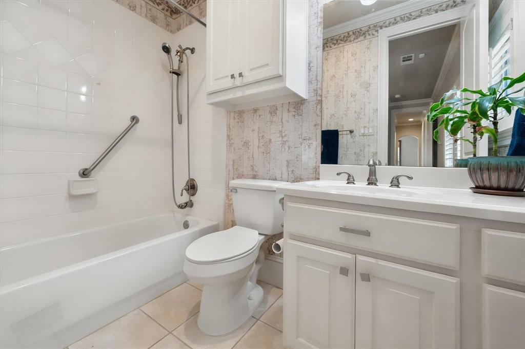 First floor ensuite bath