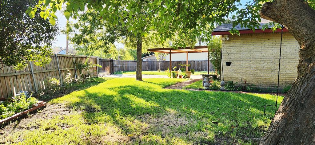 709 Echo Drive, Grand Prairie, TX 75052