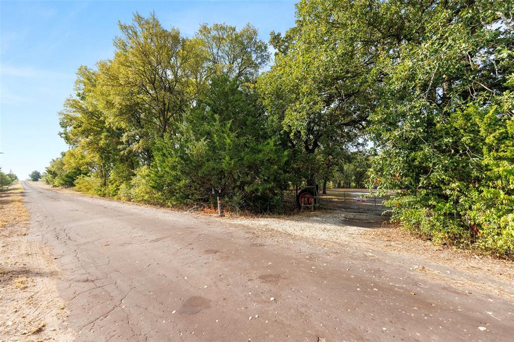 982 Lcr 131, Mount Calm, TX 76673