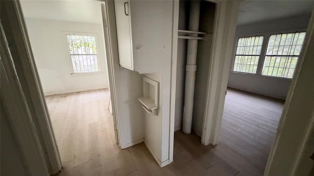 Hallway between bedrooms