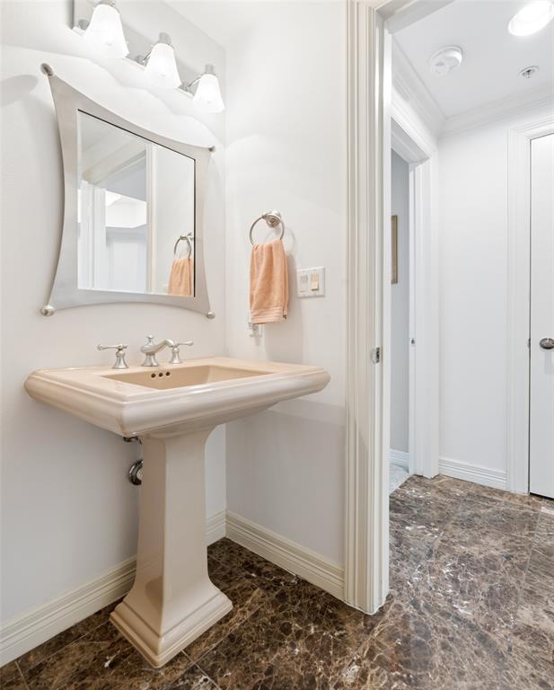 3401 Lee Parkway, #1007, Dallas, TX 75219