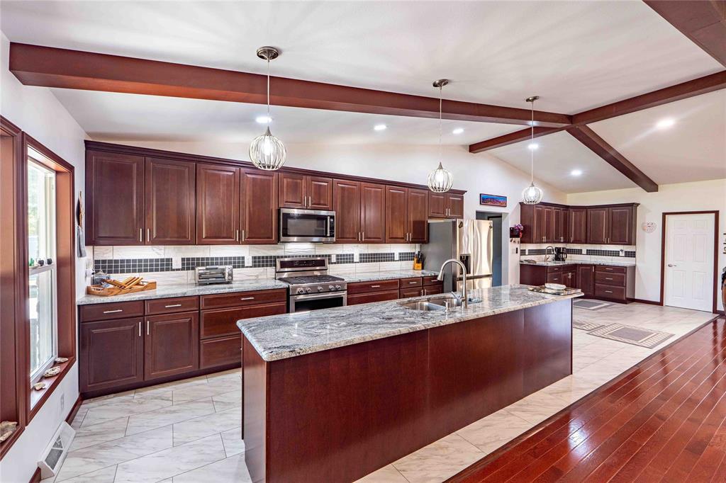 211 E Bay Drive, Bridgeport, TX 76426