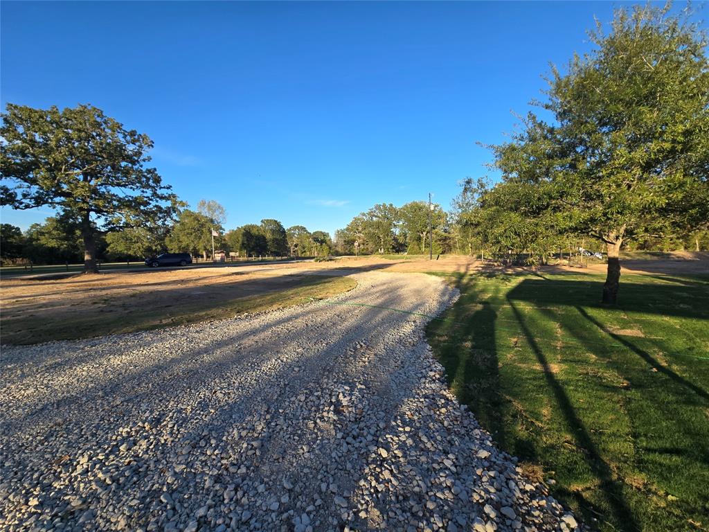 Horseshoe Driveway on right