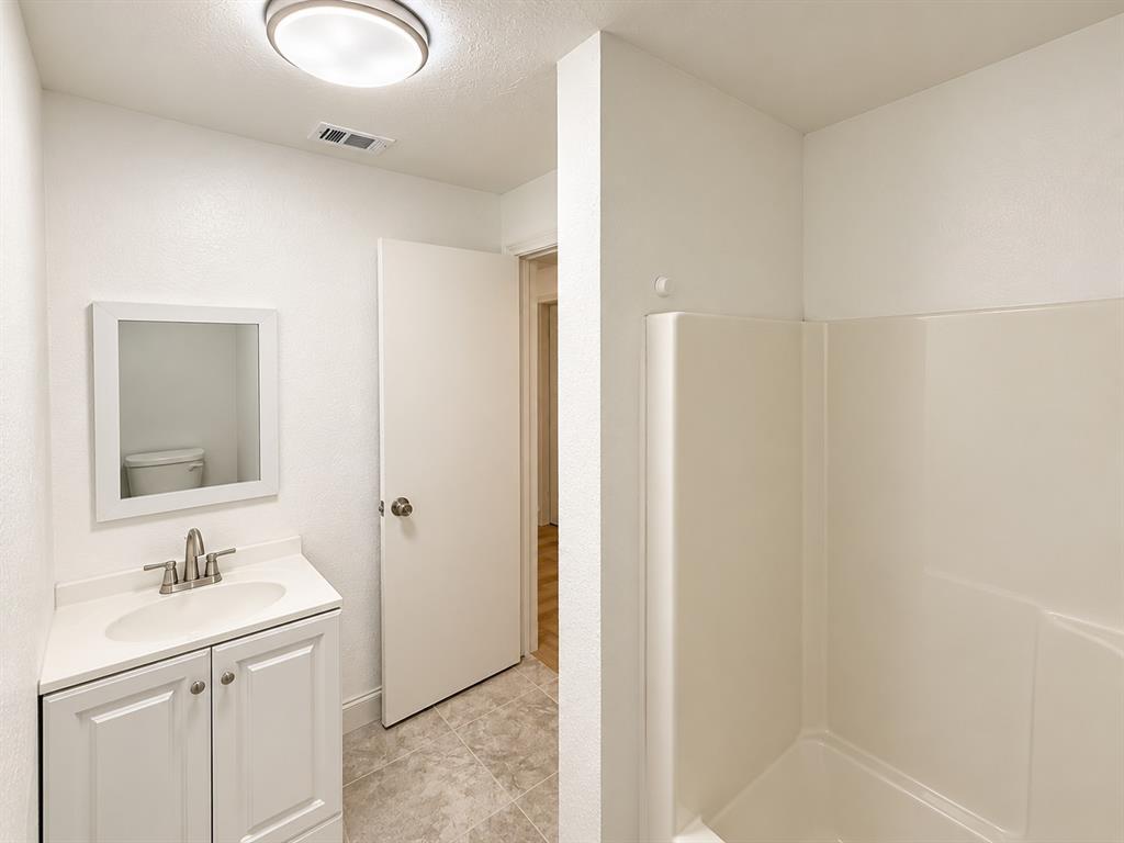 1032 W Oak Street, Weatherford, TX 76086