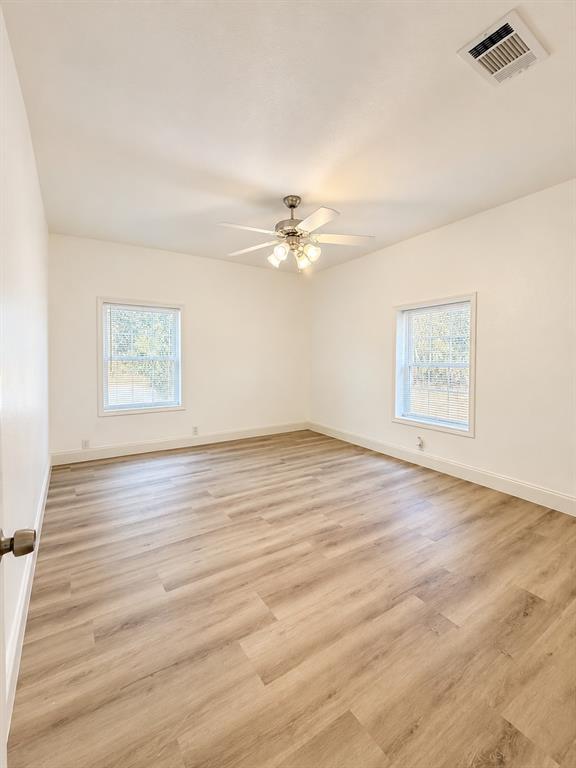 1032 W Oak Street, Weatherford, TX 76086