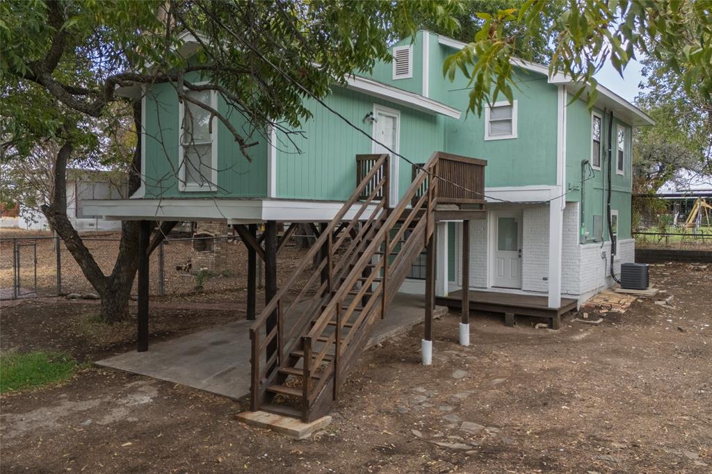 1032 W Oak Street, Weatherford, TX 76086