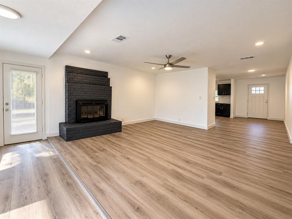 1032 W Oak Street, Weatherford, TX 76086