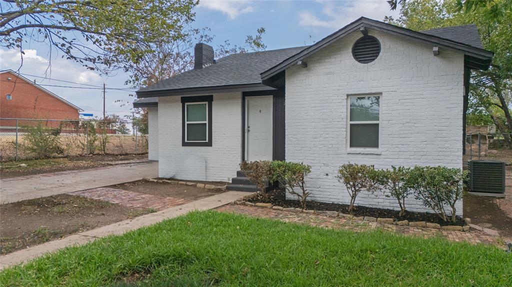 1032 W Oak Street, Weatherford, TX 76086