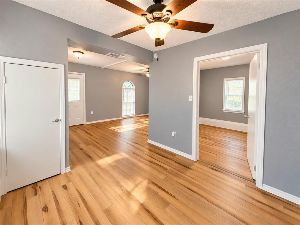1032 W Oak Street, Weatherford, TX 76086