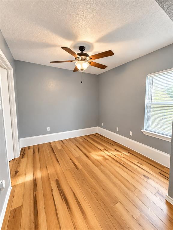 1032 W Oak Street, Weatherford, TX 76086
