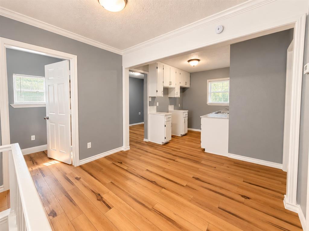 1032 W Oak Street, Weatherford, TX 76086