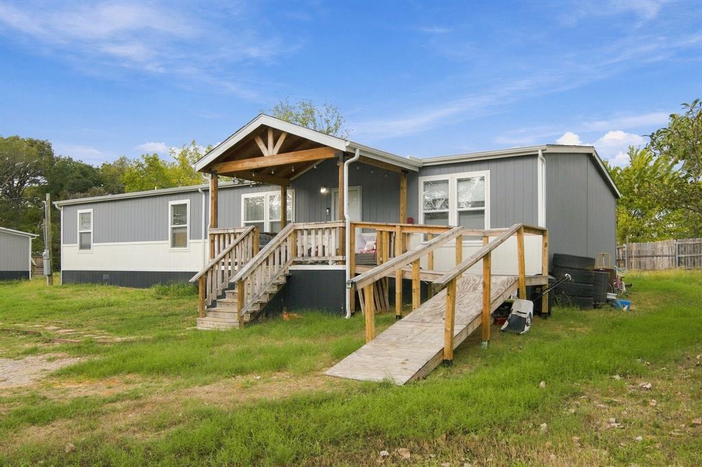 138 Kelly Court, Azle, TX 76020