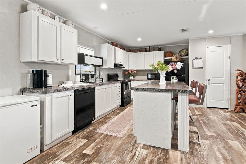 138 Kelly Court, Azle, TX 76020