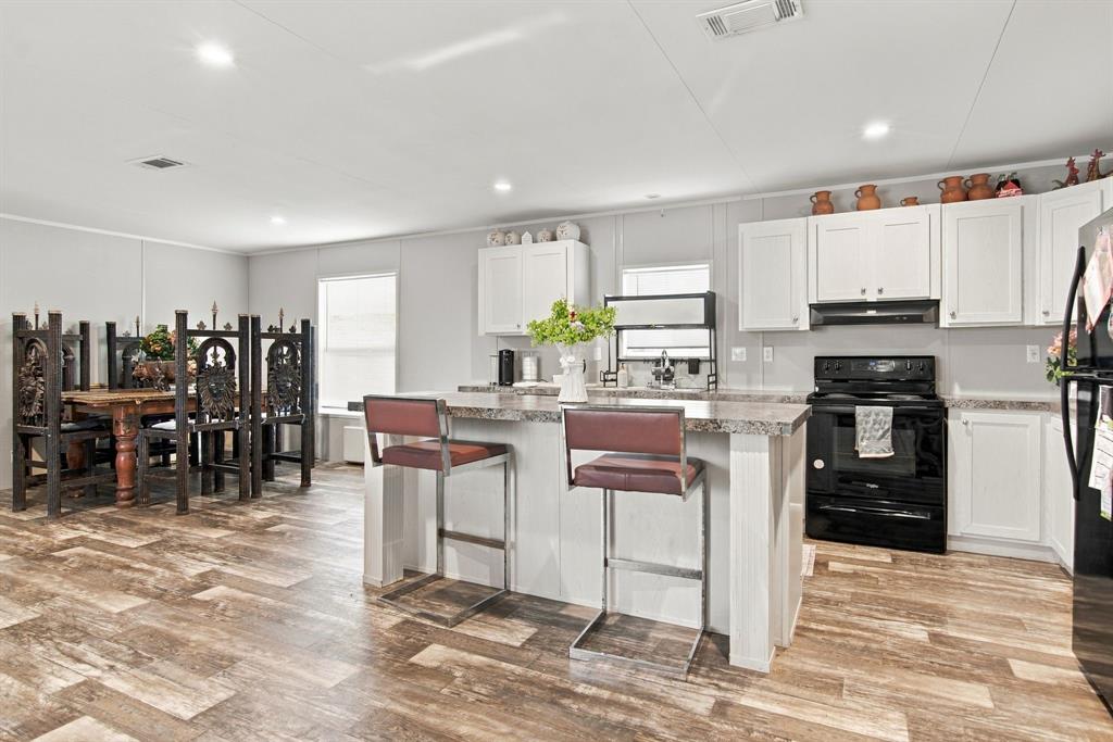 138 Kelly Court, Azle, TX 76020