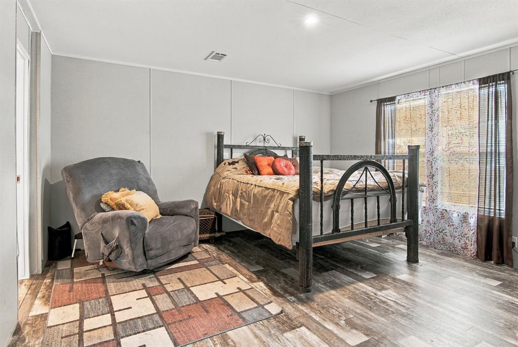 138 Kelly Court, Azle, TX 76020