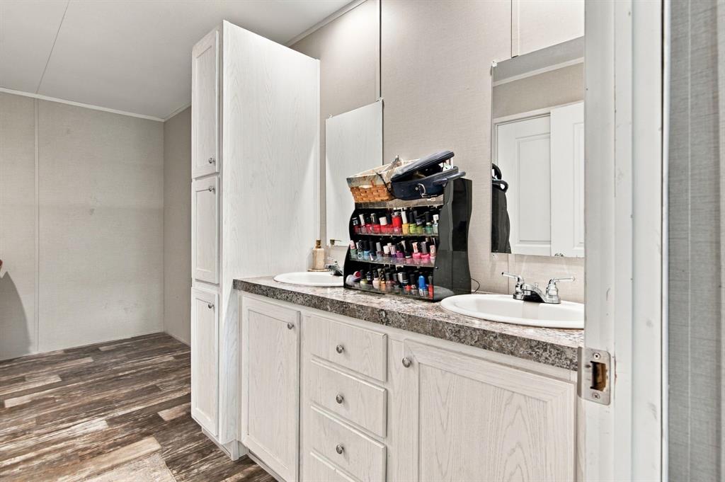 138 Kelly Court, Azle, TX 76020