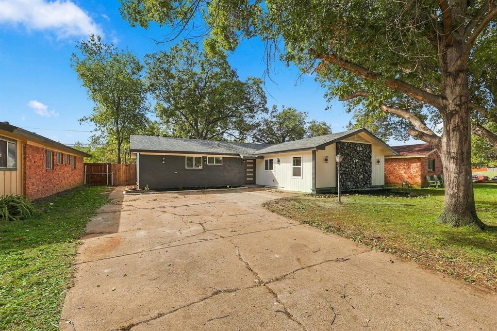 737 Blueberry Lane, Grand Prairie, TX 75052