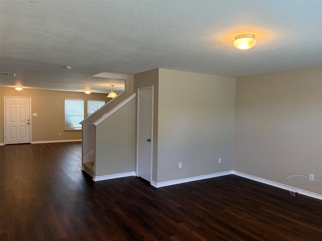 7961 Meadow Spring Lane, Fort Worth, TX 76120