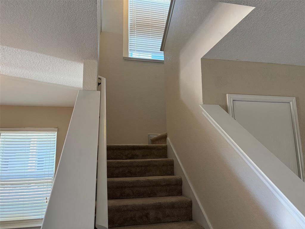 7961 Meadow Spring Lane, Fort Worth, TX 76120
