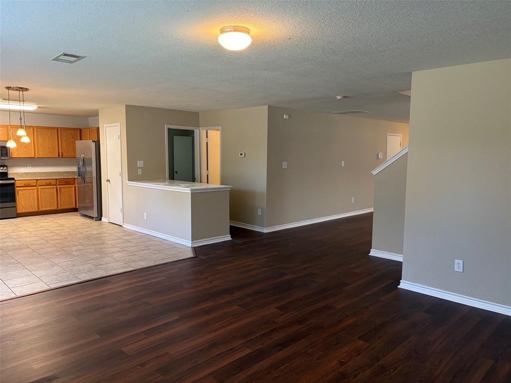 7961 Meadow Spring Lane, Fort Worth, TX 76120