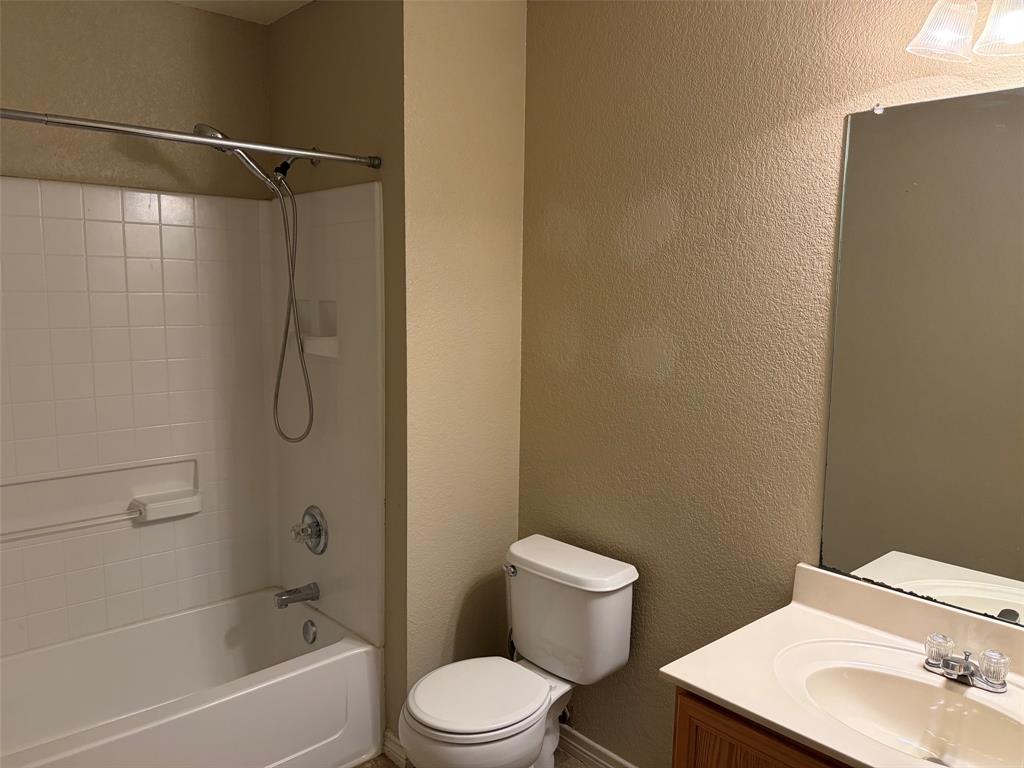 7961 Meadow Spring Lane, Fort Worth, TX 76120