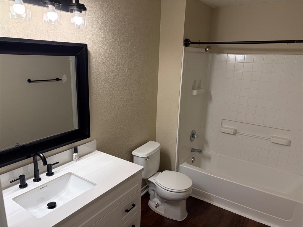 7961 Meadow Spring Lane, Fort Worth, TX 76120