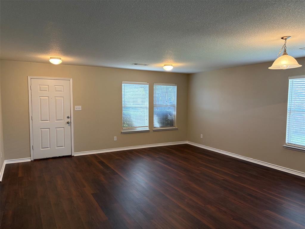 7961 Meadow Spring Lane, Fort Worth, TX 76120