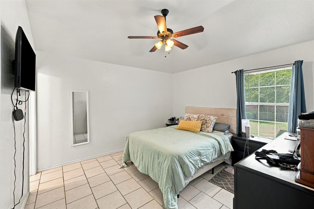 1307 Berry Drive, Cleburne, TX 76033