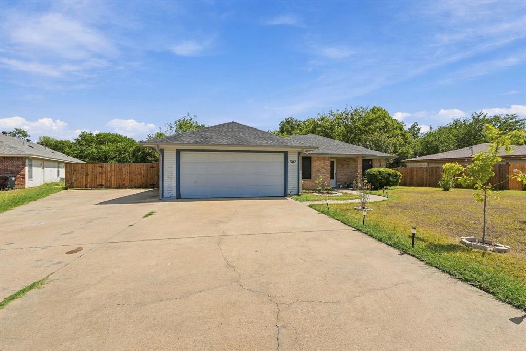 1307 Berry Drive, Cleburne, TX 76033