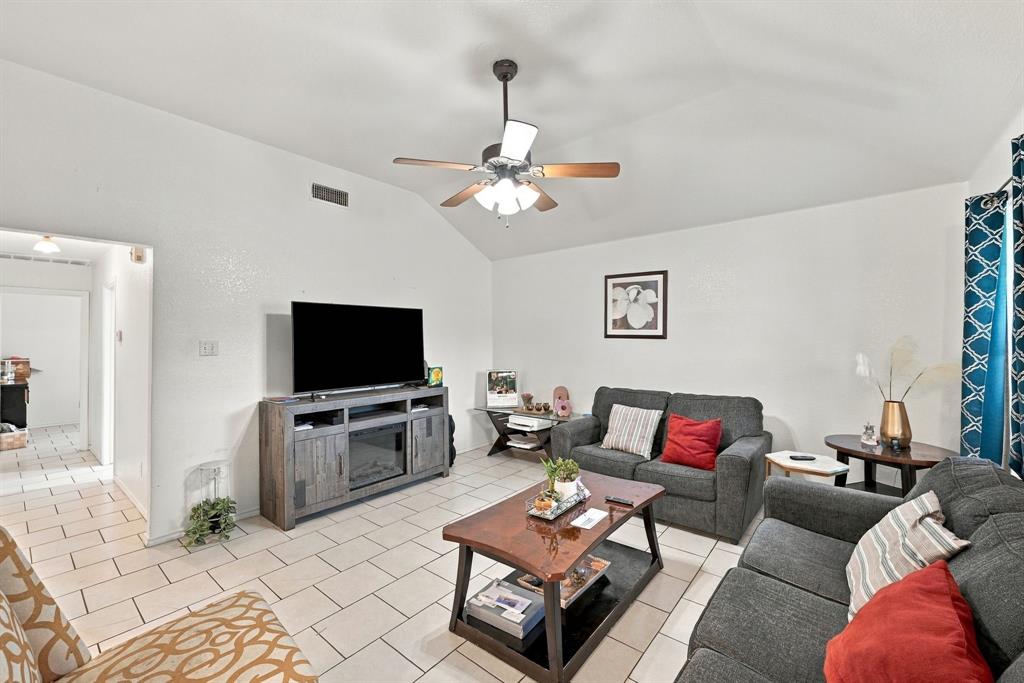 1307 Berry Drive, Cleburne, TX 76033