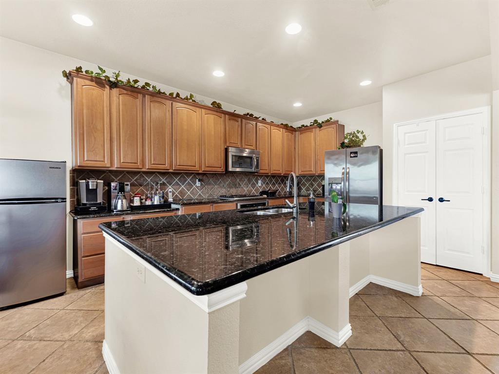 2328 Tawny Owl Road, Grand Prairie, TX 75052