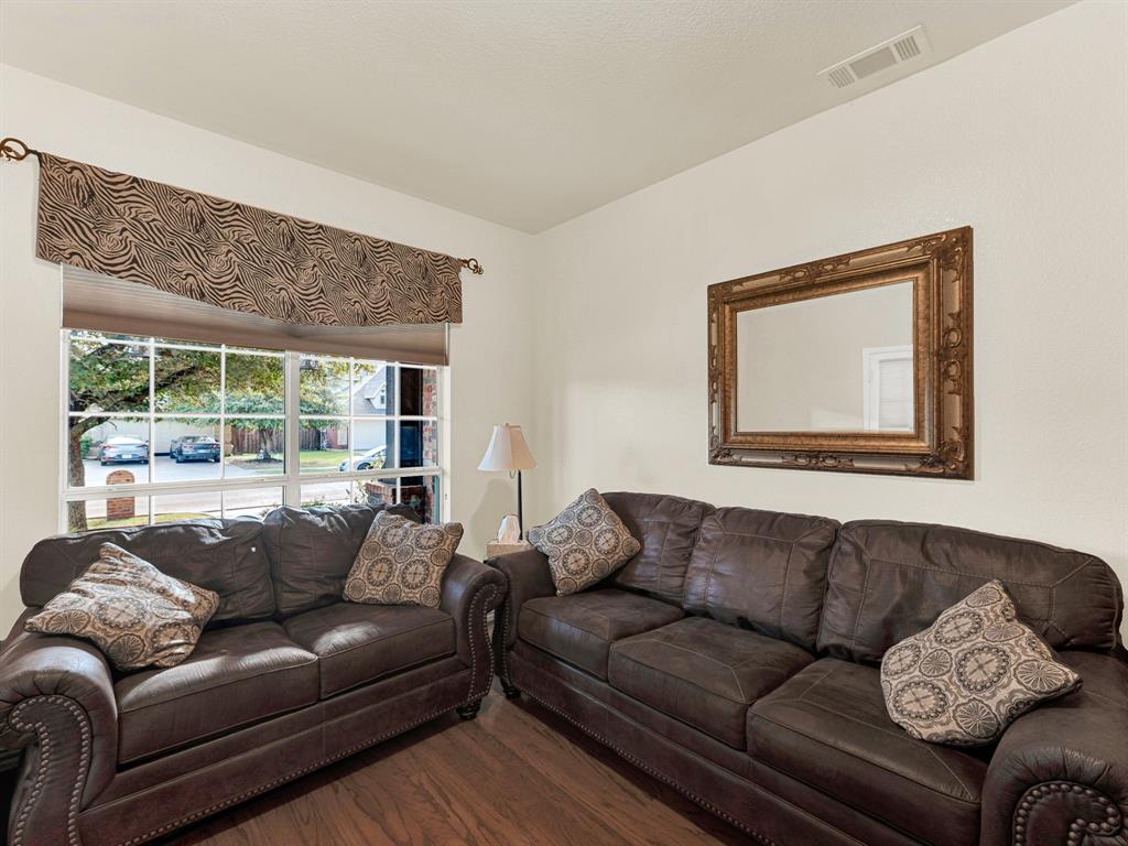2328 Tawny Owl Road, Grand Prairie, TX 75052