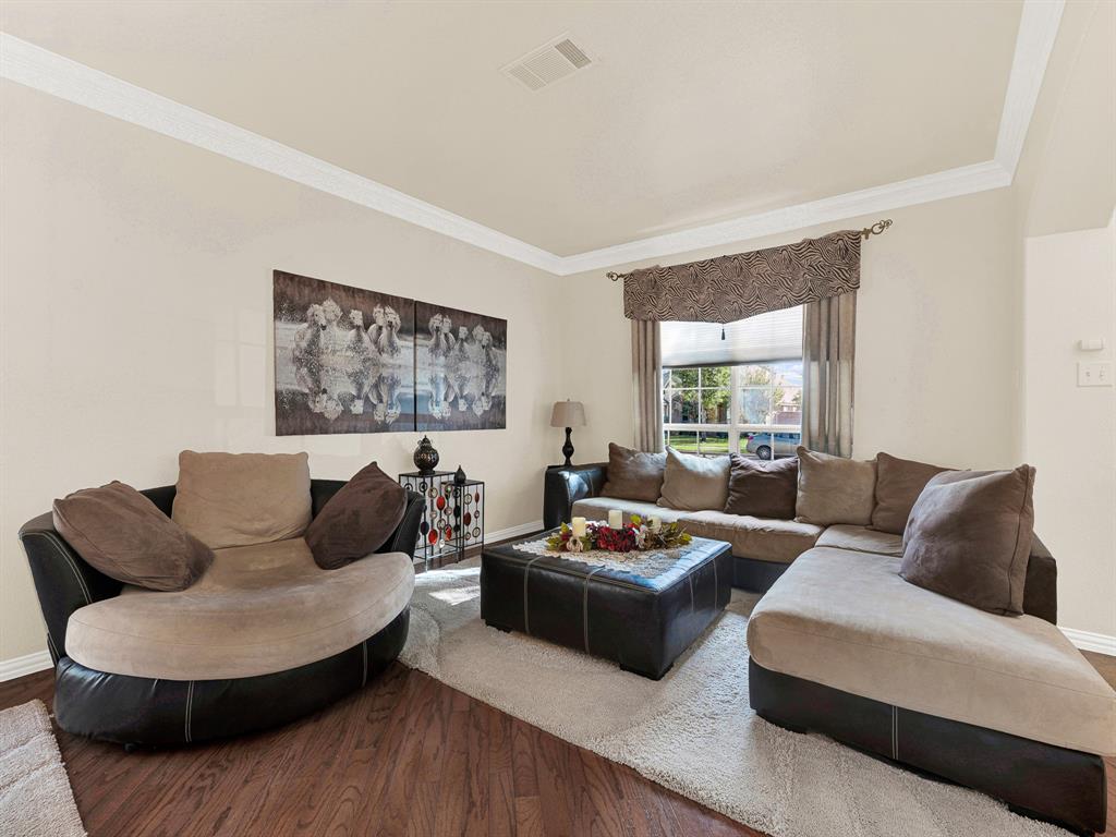 2328 Tawny Owl Road, Grand Prairie, TX 75052