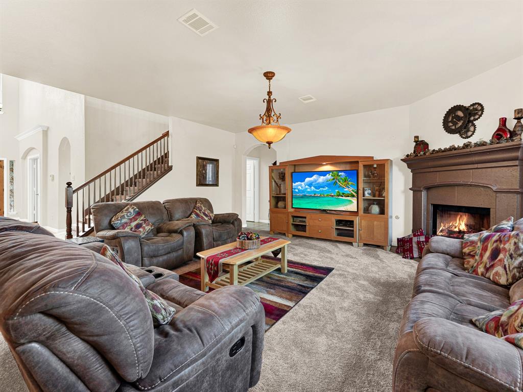 2328 Tawny Owl Road, Grand Prairie, TX 75052