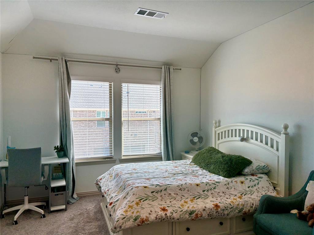 Vaulted ceiling and dual windows with blinds