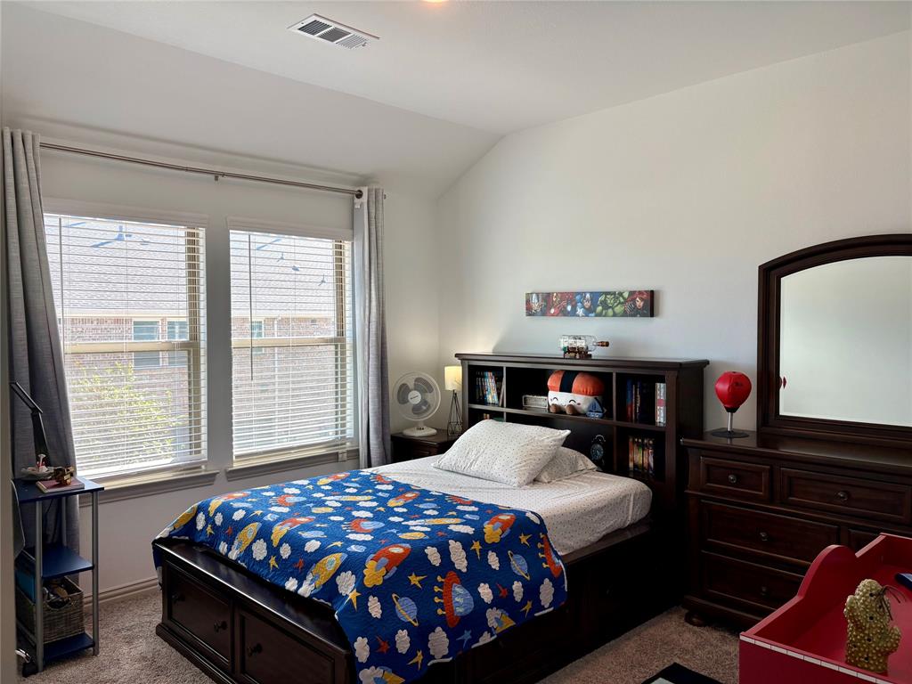 Vaulted ceilings and dual windows with blinds