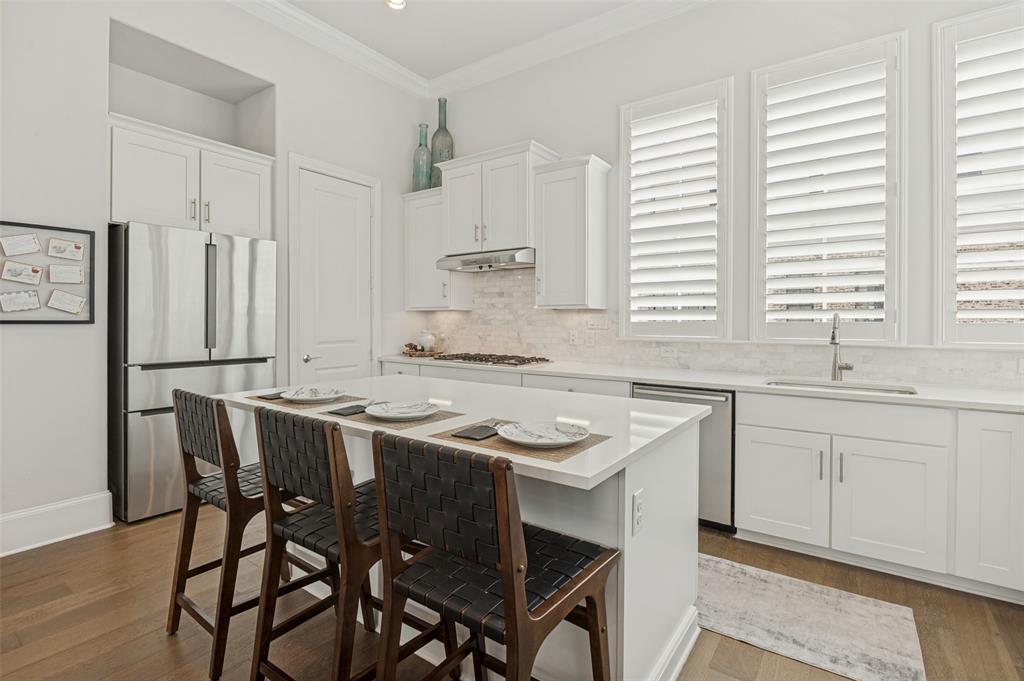 617 Dalton Lane, Irving, TX 75039