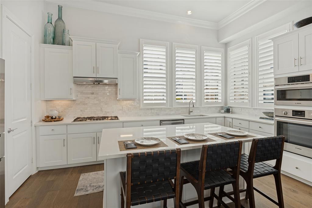 617 Dalton Lane, Irving, TX 75039