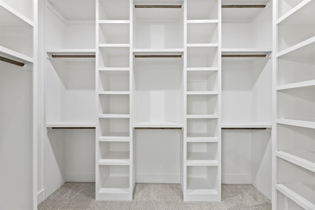 Walk in closet featuring carpet floors