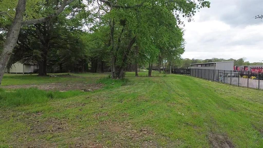 Expansive lot featuring mature hardwood trees and perimeter metal fencing Expansive lot featuring mature hardwood trees and perimeter metal fencing