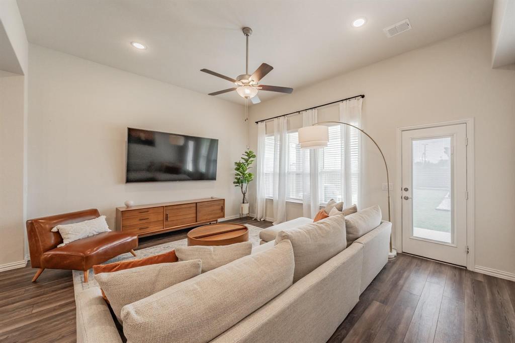 2725 Henson Lane, Garland, TX 75040