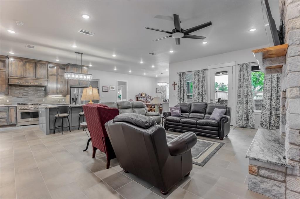 6015 Bonanza Drive, #D, Granbury, TX 76049