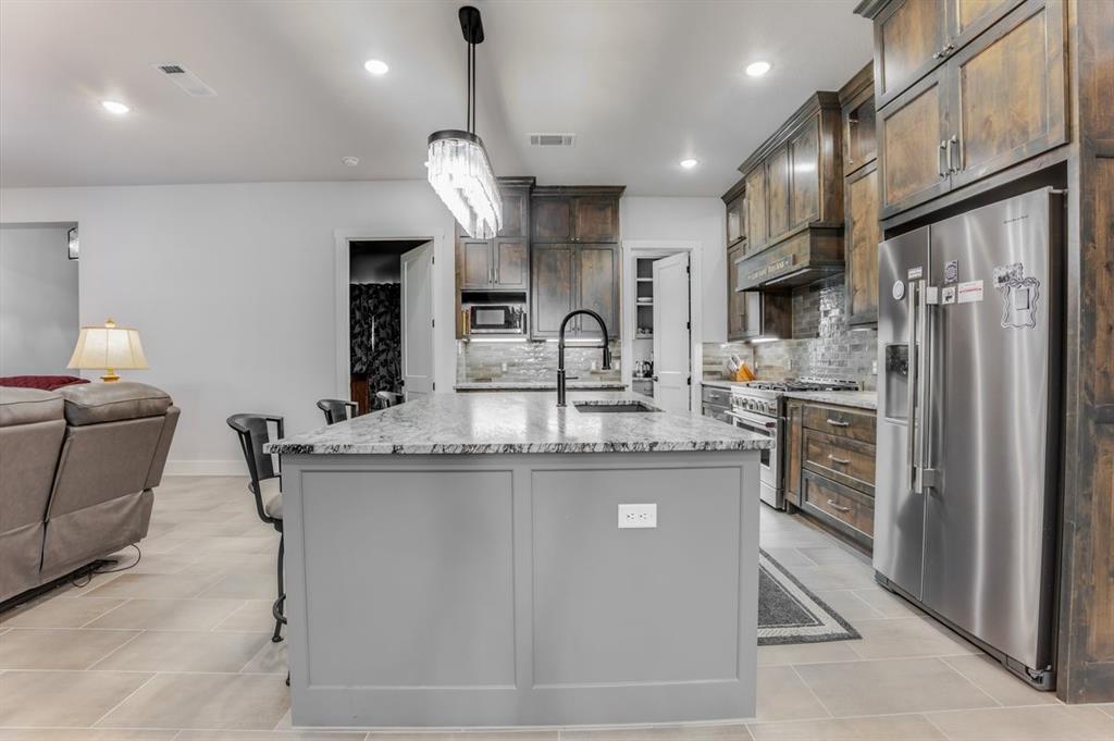 6015 Bonanza Drive, #D, Granbury, TX 76049
